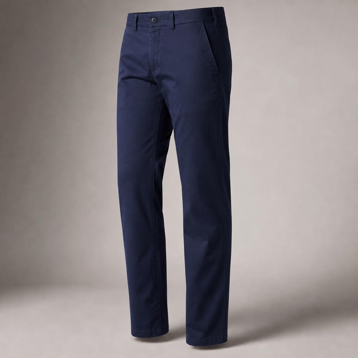 Acabamento frontal de calça masculina esporte fino de sarja azul-marinho